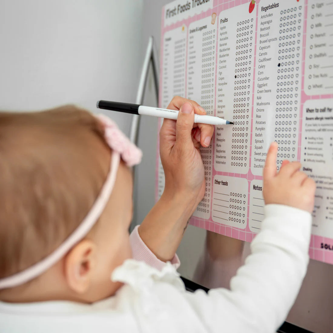 checking off By the brand solid steps, these are baby first foods and allergens A3 fridge magnet for staring solids and ticking off first foods tracker. is a whiteboard material and comes with whiteboard marker. The colour is pink