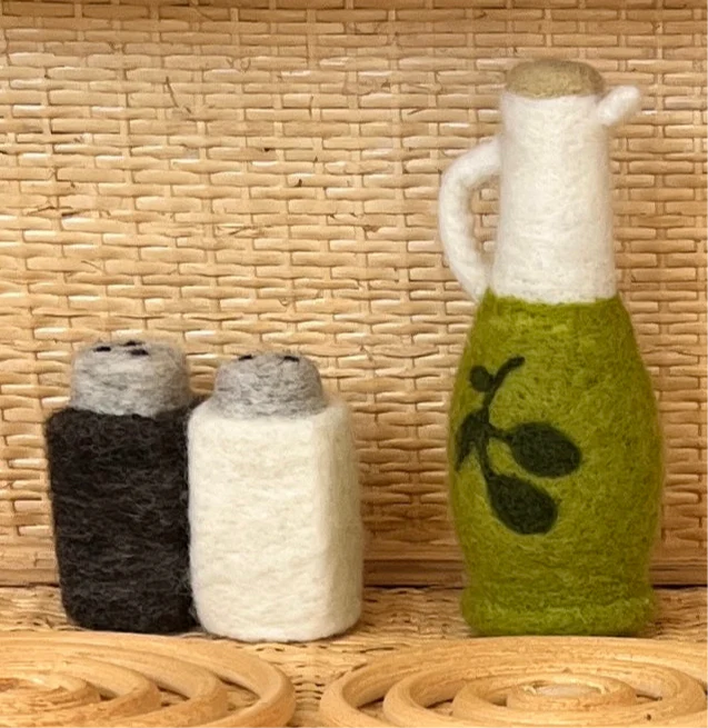 Salt & Pepper Felt Shakers Set - Playtisserie