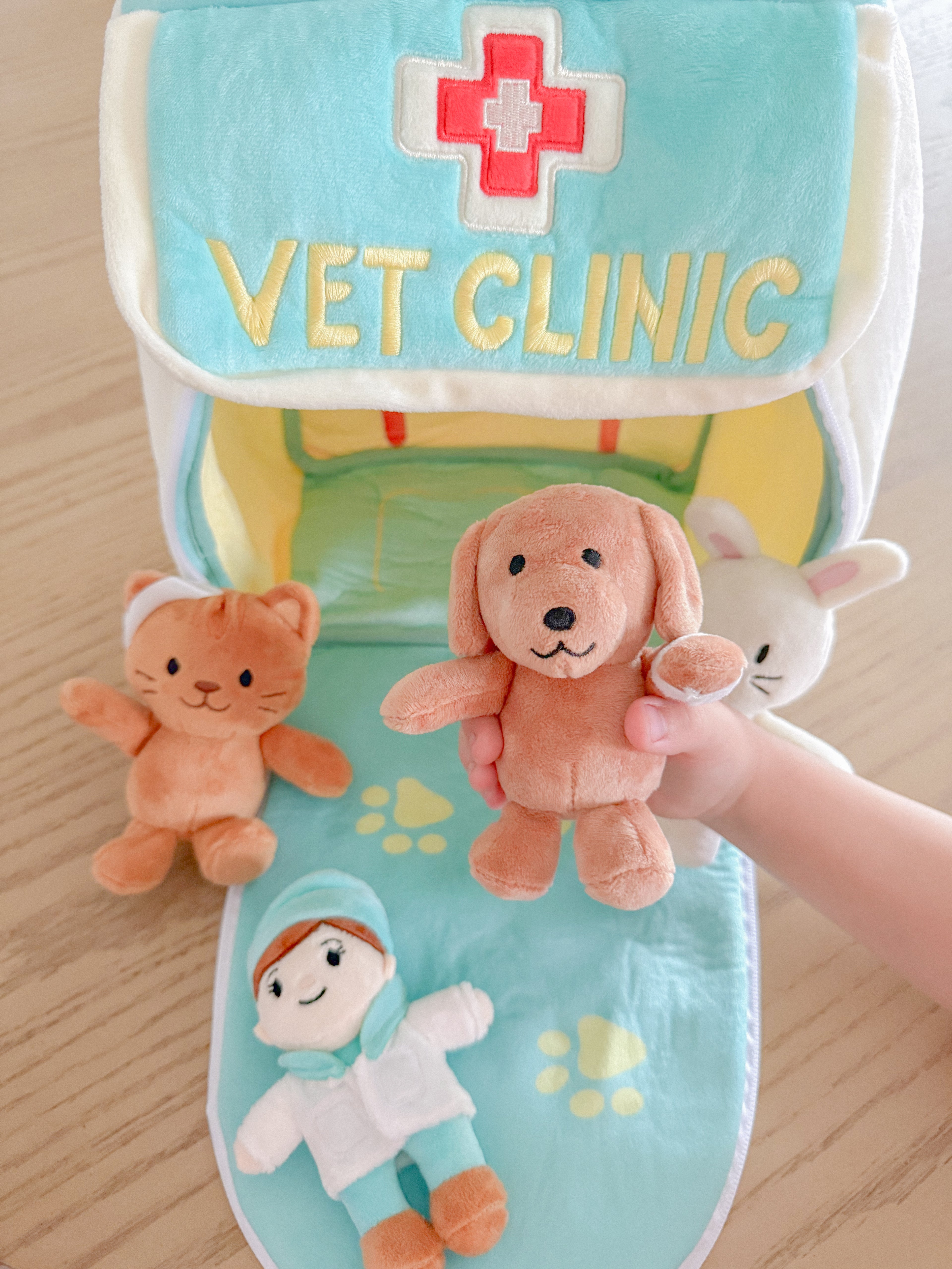 Plushy Tails Vet Clinic Playset - Plushy Pals