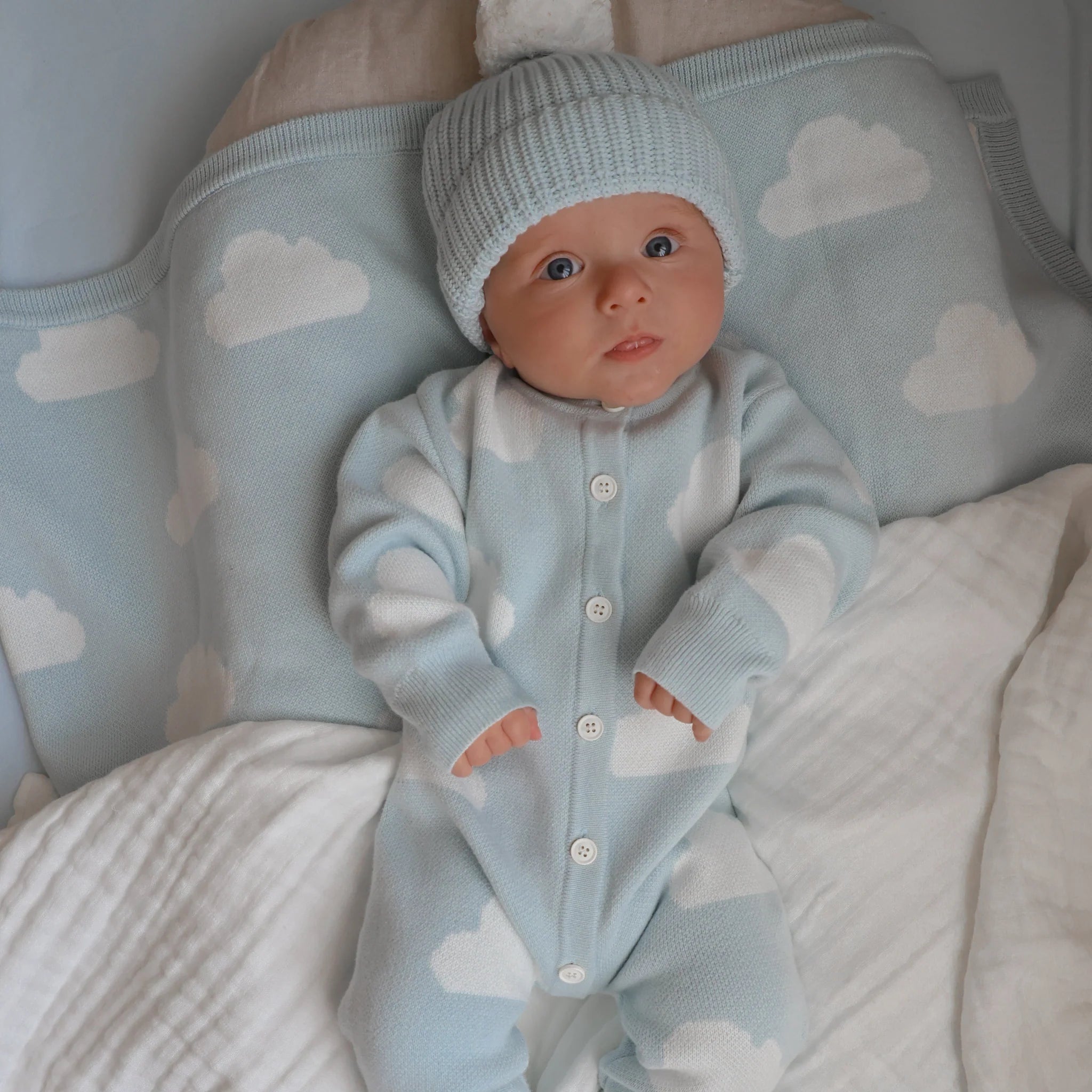 Little Dreamer 100 percent cotton knit baby blanket in soft blue