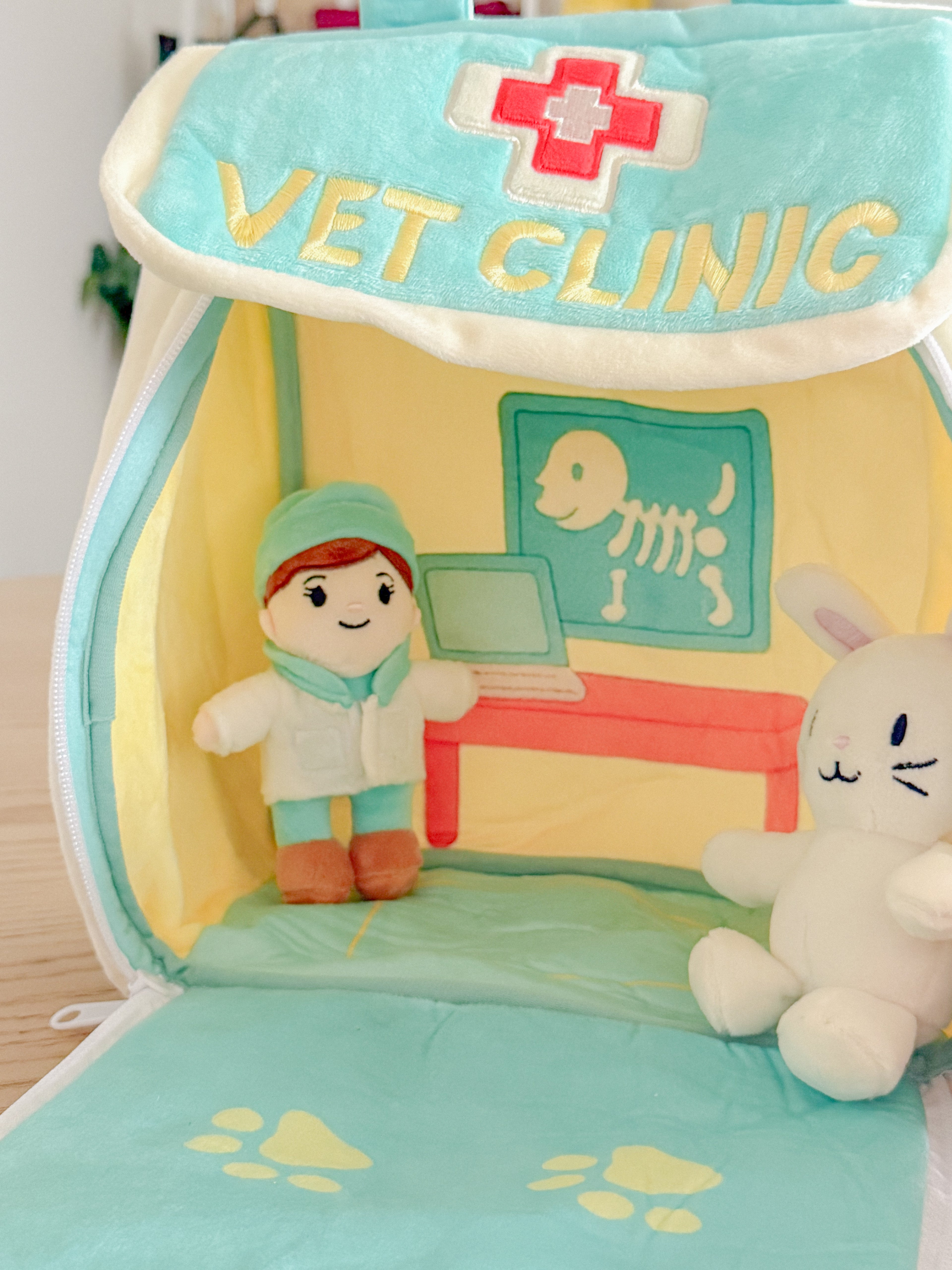 Plushy Tails Vet Clinic Playset - Plushy Pals