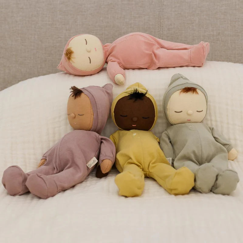 all the dozy dinkums, pip, mini, pickle and moppet sleeping