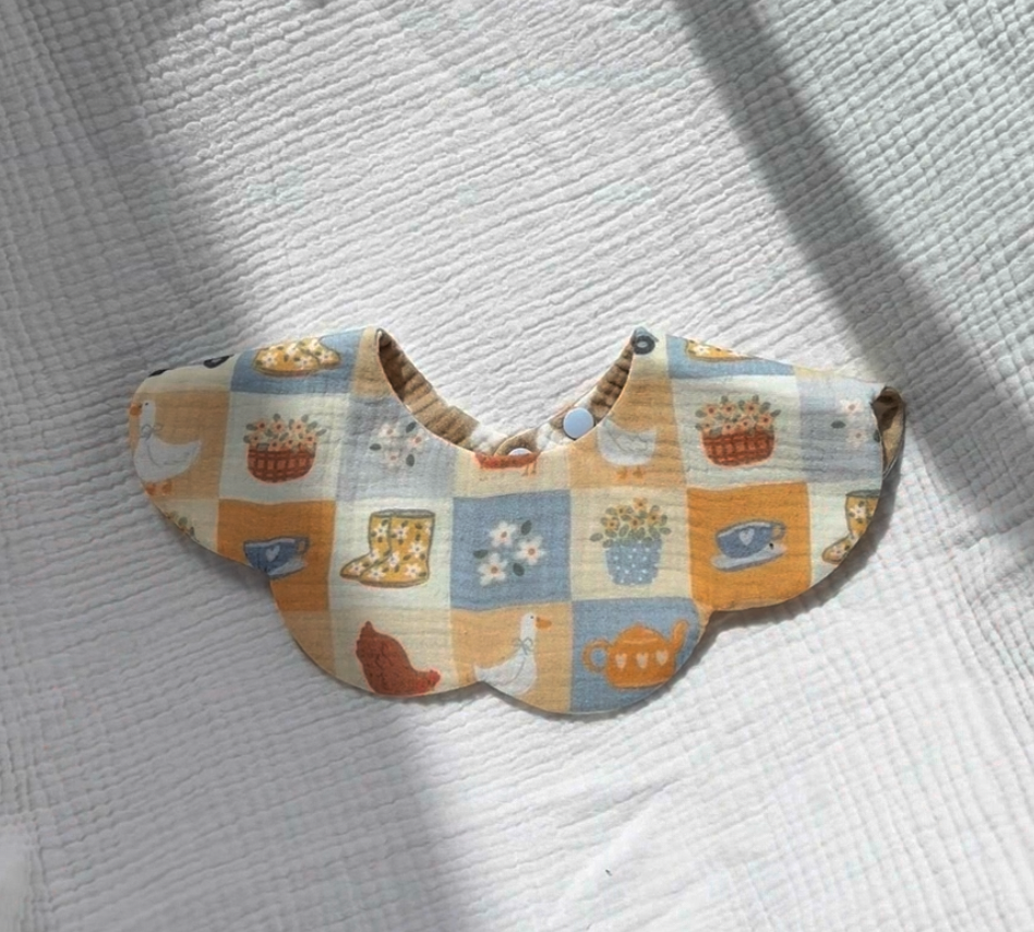 Bloom Barn Reversible Dribble Bib - Aegi Bloom