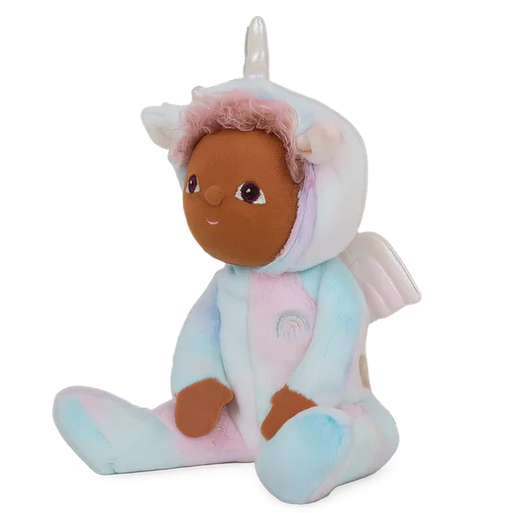 Close up of Uli Unicorn Dinky Dinkum doll face and horn
