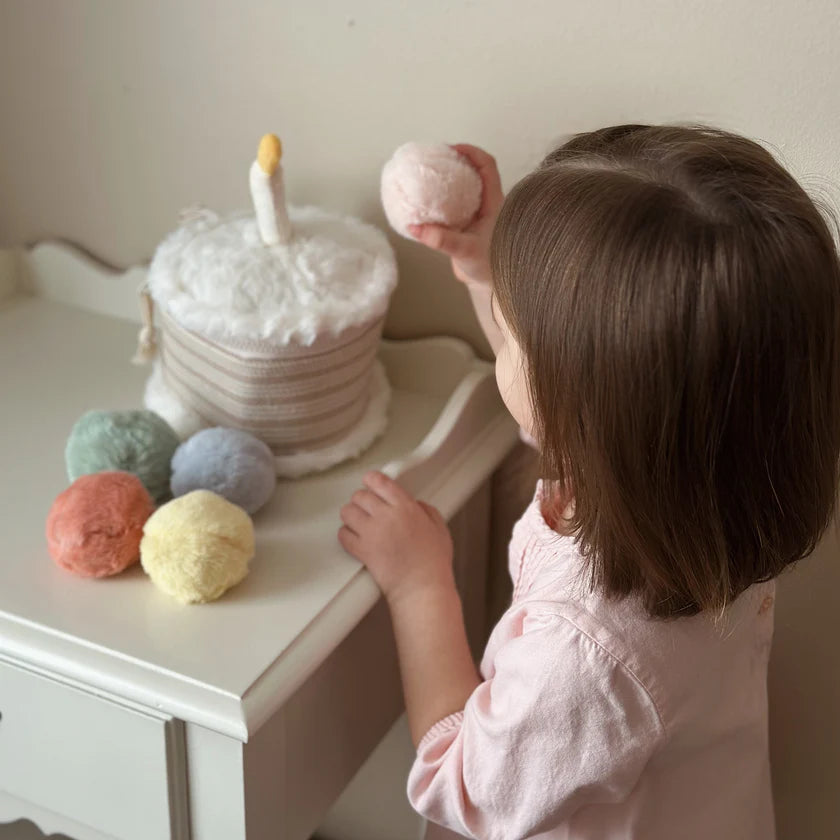 Little Lamb Kind Count and Toss Cake Play Set with sensory pastel toss balls