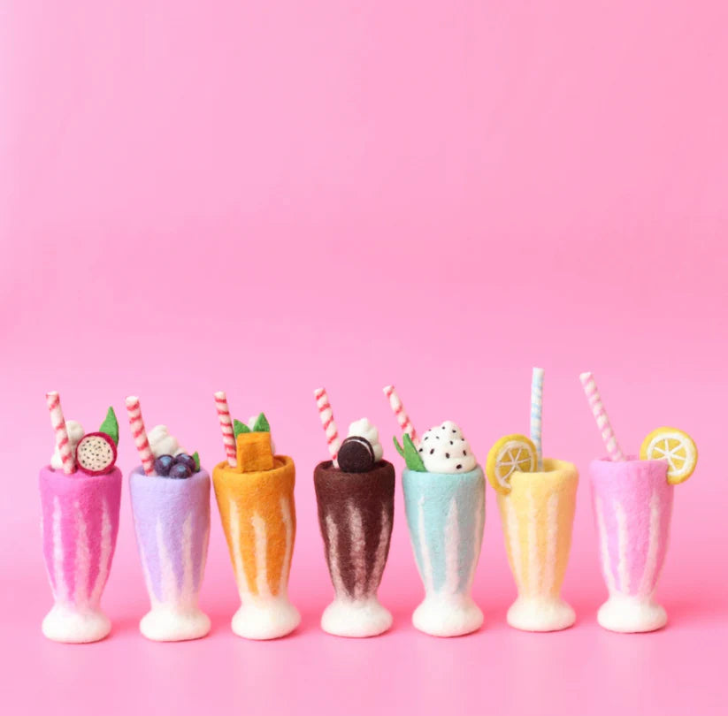 felt strawberry milkshake, chocolate milkshake, choc min milksahek, strawberry lemonade, lemonade, mango smoothie, dragonfruit smoothie and blueberry smoothie toy handmade wool pretend play drink diner Juni Moon